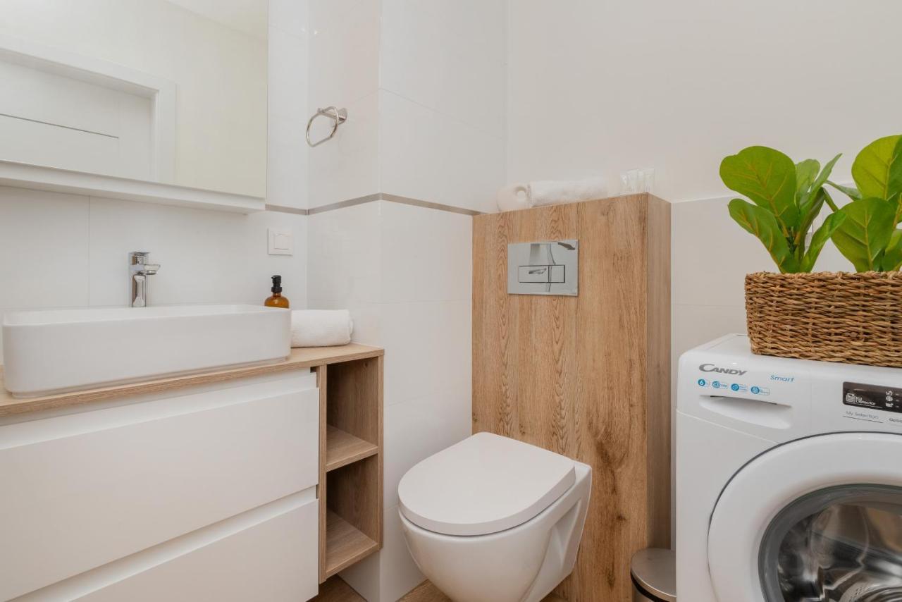 Bright & Stylish Apartment With Balcony 1,5 Km To Gdansk Main City By Noclegi Renters Dış mekan fotoğraf